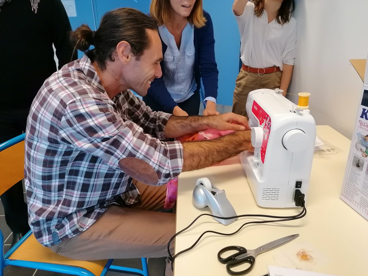 canope_77's tweet image. Retour sur le tout 1er déploiement de kit #FabLab au collège Blanche de Castille, La Chapelle La Reine 77. 🎉🎉#DoDoc #imprimante3D #Cameo #machineàcoudre #microbit
Equipe motivée, projets, excellente ambiance. L&apos;aventure commence ! 😉 La suite au prochain épisode...