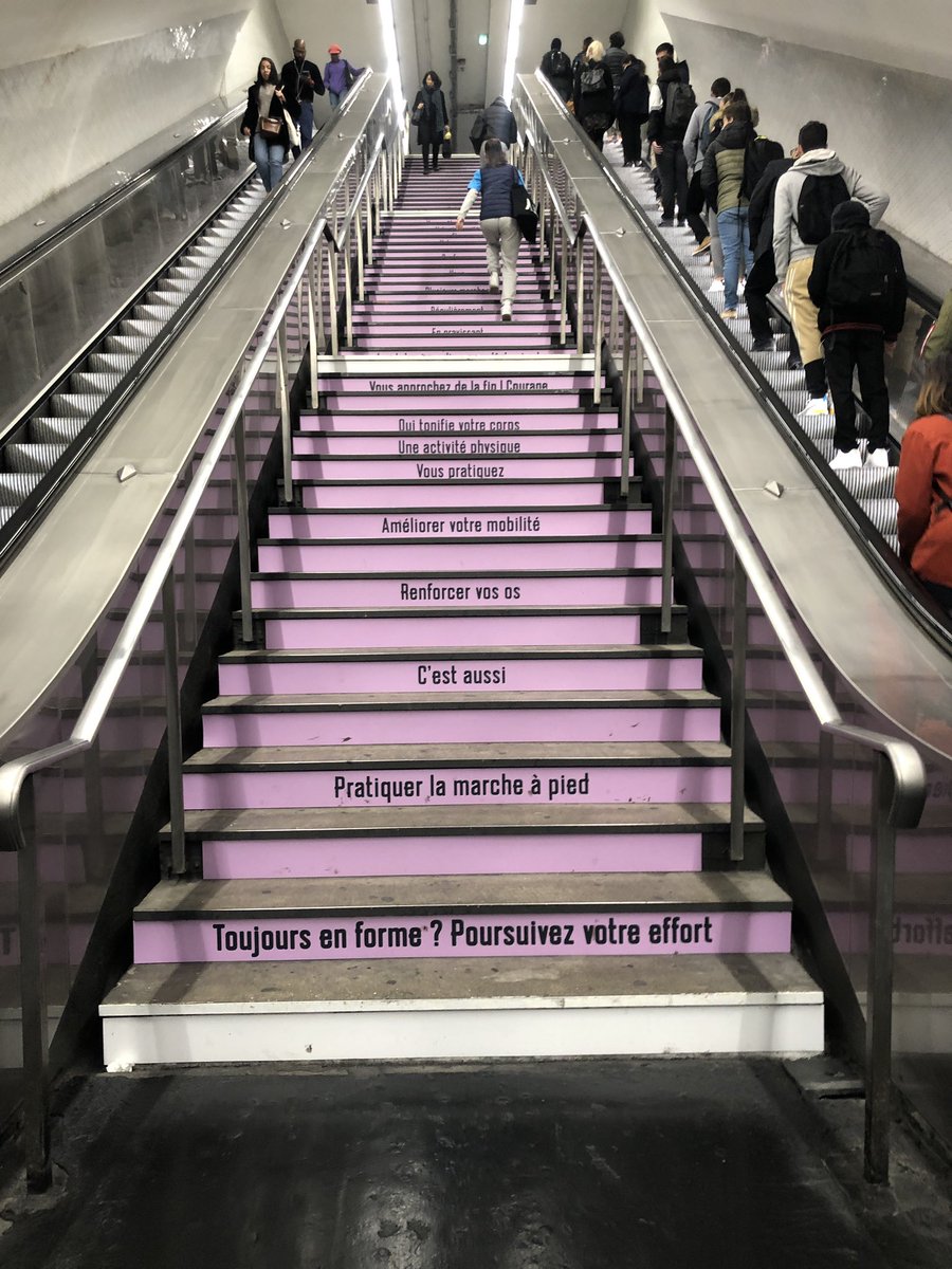 MatthieuLenoir's tweet photo. 💡#Nudge du matin

✅ J’ai monté les 120 marches qui séparent @RERB à @Ligne10_RATP 
✅ Ca met de la couleur dans le métro
✅ J’ai appris que mes chaussures neuves n’étaient pas encore tt à fait souple 😣

On remet ça demain ? 💪 https://t.co/C2Gb4ljqom