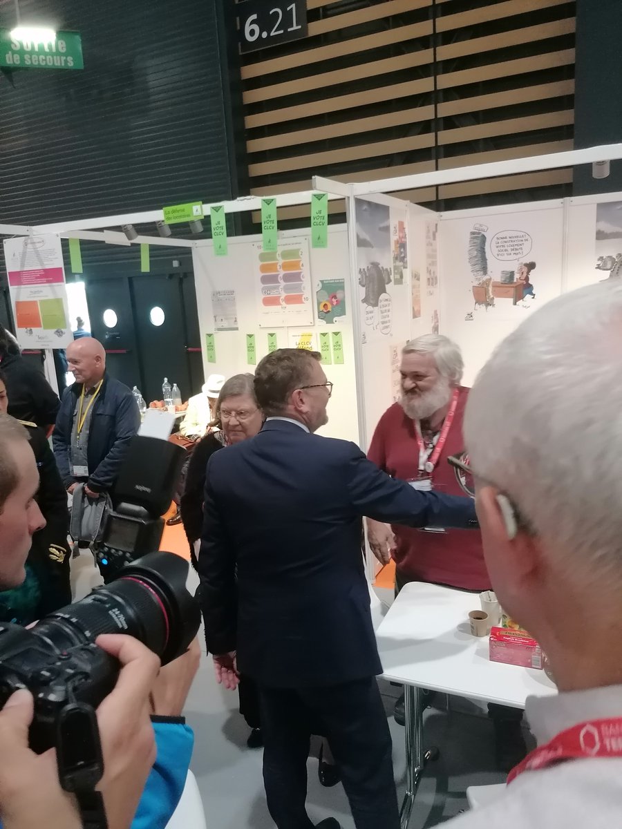 la_csf's tweet photo. La CSF est présente au #CongresHlm et insiste sur la nécessité de limiter en urgence la flambée des prix auprès de M. Olivier KLEIN – Ministre délégué auprès du ministre de la Transition écologique et de la Cohésion des territoires, chargé de la Ville et du Logement ! https://t.co/e8e9yBdle0