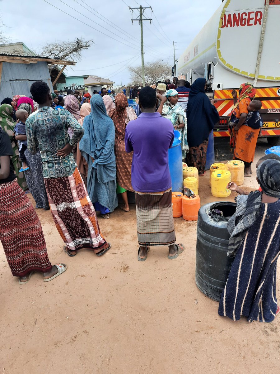 Madogashe residents scrambling for an essential commodity in a harsh climatic conditions to quech their thirst. Kindly let all well wishers intervene. Please let come together and do marvelous <a href="/WilliamsRuto/">William Samoei Ruto, PhD</a> <a href="/GovGuyo/">H.E Abdi Ibrahim Guyo, EGH</a> <a href="/SenDullo/">Fatuma Adan Dullo, CBS, MP</a> <a href="/muminabonaya/">Hon.Mumina Bonaya-Tah Abo Gollo</a> <a href="/HonTubi/">Hon Mohamed Tubi</a> <a href="/KenyaRedCross/">Kenya Red Cross</a> <a href="/WehliyeMohamed/">Mohamed Wehliye, MBS</a>.