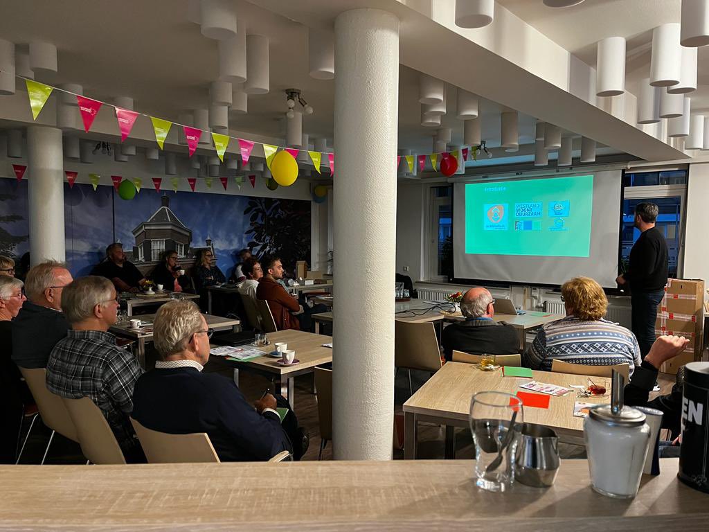 WOntmoet's tweet photo. Een avond vol tips over energiebesparing door de energiecoaches in De Prinsenhof, trok veel belangstellenden! #energiebesparing #ontmoeting @WOntmoet @biebwestland @GemWestland @vitiswelzijn https://t.co/Hhjc2xD9sk