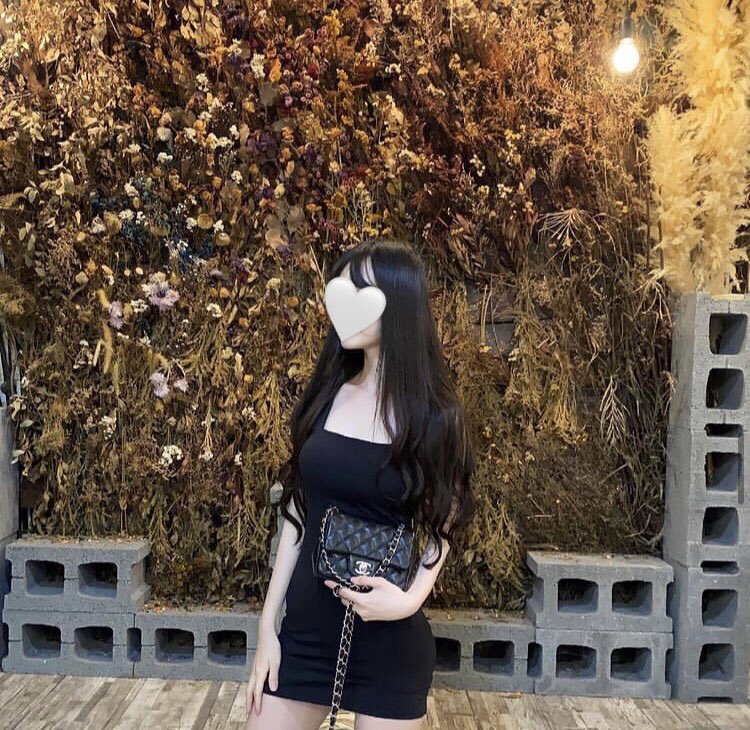 yiyi_0828's tweet photo. 拍完剛接過相機的我
：靠怎麼這麼白
（完全原廠沒調色）
難道我真的是白雪公主轉世嗎👸 https://t.co/M1yNCN6A8Z