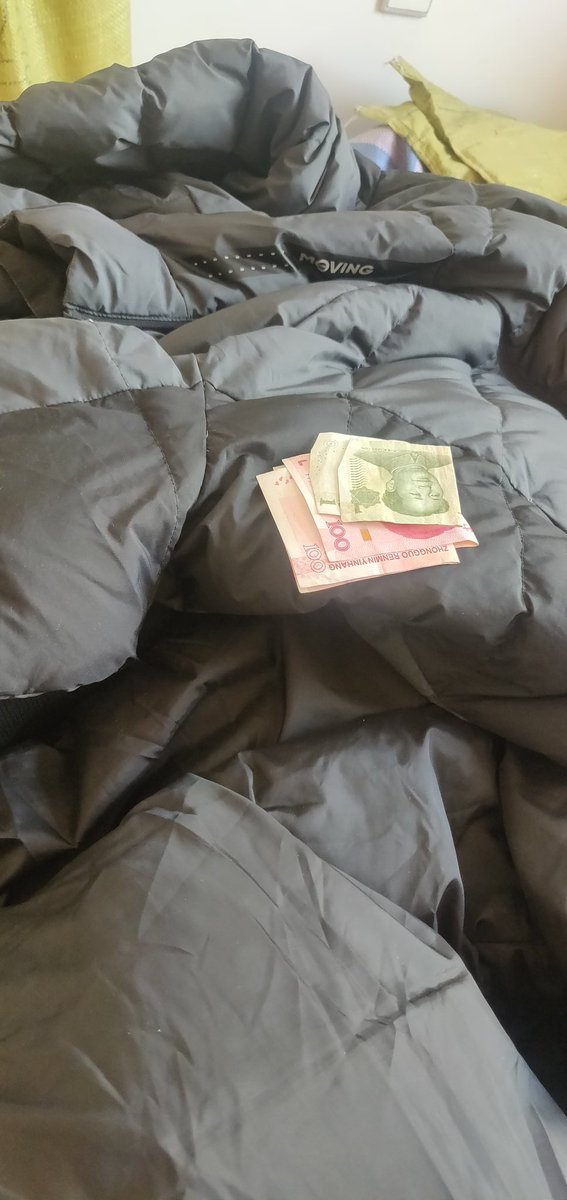 CyxSpc's tweet photo. 棉袄里发现了忘记的钱💰，和白捡的心情一样 https://t.co/EFxE2q4076