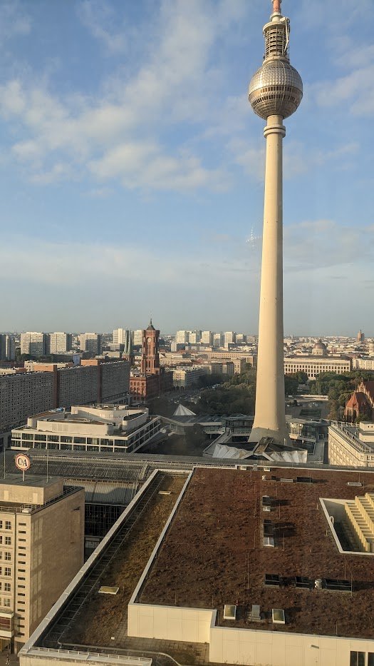 xpectoag's tweet photo. Pfiate Berlin, die Bayern kommen sicher wieder! @sachwertedigi ist vorbei. Die Sachwerte Digital 2022 #sd22 war eine richtig coole Veranstaltung. Danke an @dph_beratung für die Organisation. 

Die zentrale Botschaft: #Tokenisierung ist kein komplexes Teufelszeug. https://t.co/4T0dOPgfz2