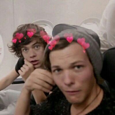 T_vicky28's tweet photo. Happy larry anniversary💙💚 https://t.co/Q8ivo9vGNj