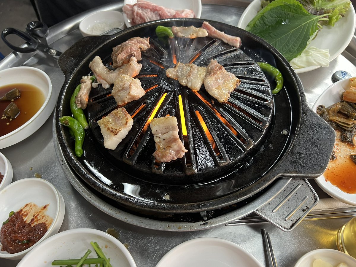 masterkeaton1's tweet photo. 2022년 9월 어느날의 밥) 인천광역시 남동구 간석동 부암갈비. 생 돼지갈비는 처음 먹어 봄 https://t.co/r277xXA2gX