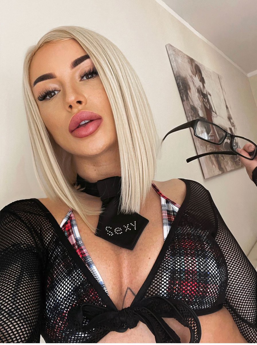 LucyLusst's tweet photo. Who am I gonna see online today?
#blonde #YourLust
@realloyalfans : https://t.co/i9T0vRZsam
@flirt4free : https://t.co/J25CQtwoXn https://t.co/lMOEAYBW0v