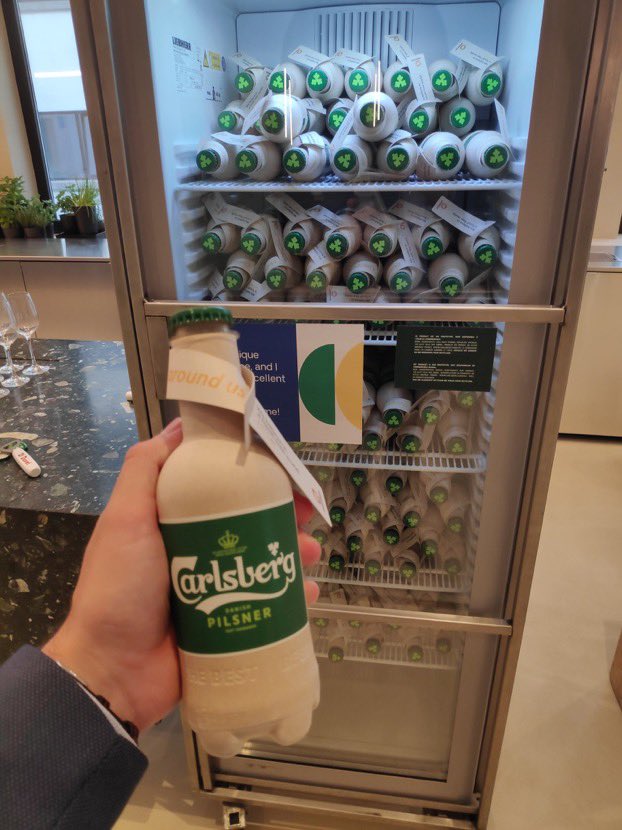 Avantium's tweet photo. (2) In the break, all participants could enjoy a Carlsberg Beer in the #plant-based and #recyclable #FibreBottle, with an inner layer of Avantium’s #PEF. This bottle is now produced and tested around Europe! 🍻🌱♻️ https://t.co/sF7iBYnsMG