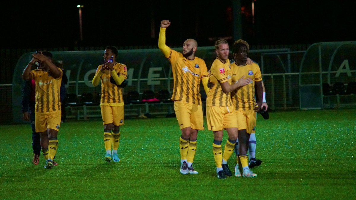 Basfordutdfc's tweet photo. 💪🏻 Waking up to three points, like… 

Happy hump day, Ambers! 😁 https://t.co/XL6kQaAcXi