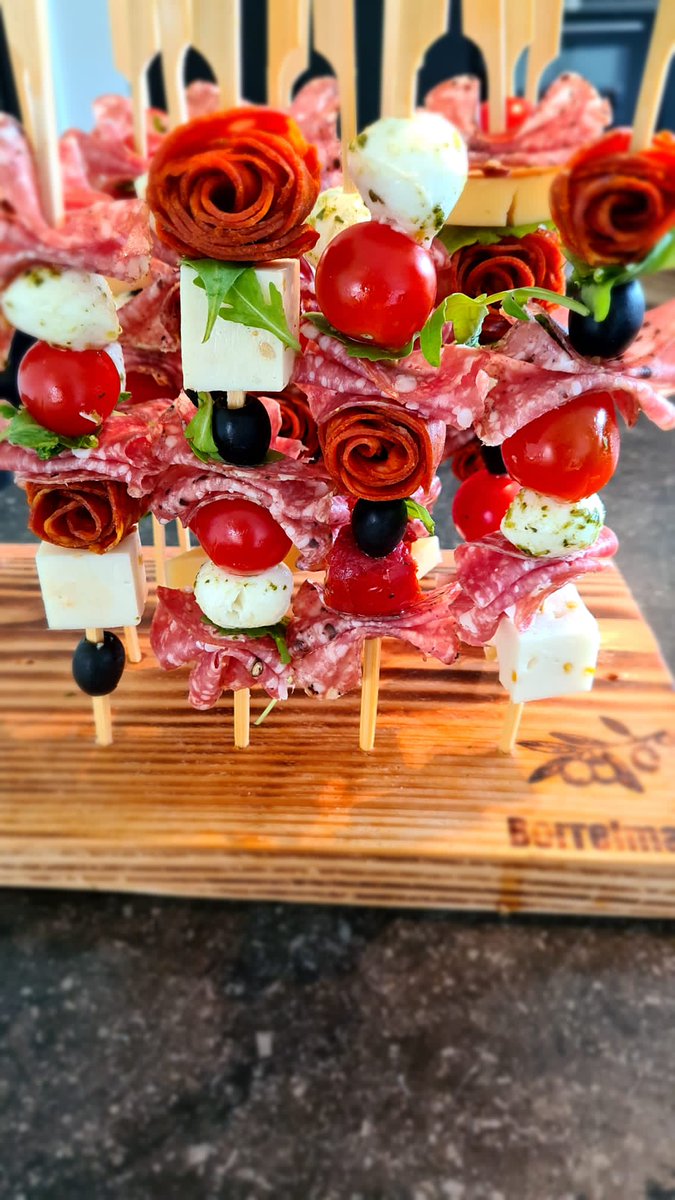 BeetjeZ's tweet photo. lekker snacken op zondag 9 oktober in het HelvoirThuis tijdens een nieuwe editie van Beetje proeven enzo. Ben jij er bij?? https://t.co/NIK8qGJBc5 https://t.co/jLzktB6yPt