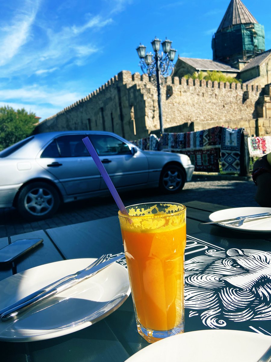 TheCurledLife's tweet photo. #Sunkissed Glass of Love 🍊
I always find my way to oranges 🧡
#Breakfaststories 🫶 #CurledLife https://t.co/kK7hfwF8T2