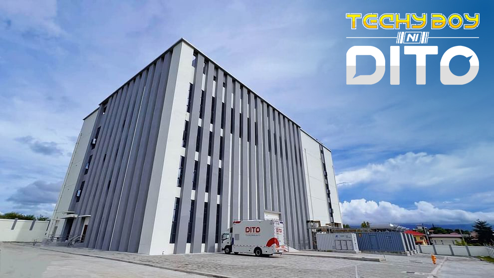 techyboynidito's tweet photo. So this is how DITO's Super Core Data Center looks like in Batangas City. 😳

💙💛❤️

#DITOTelecommunity #DITOkana #DITOnaTayo #kaDITO #joinkanaDITO #DITOph #DITOTelecom #DITO #TechyBoyniDITO https://t.co/cpsNdE8Pz4