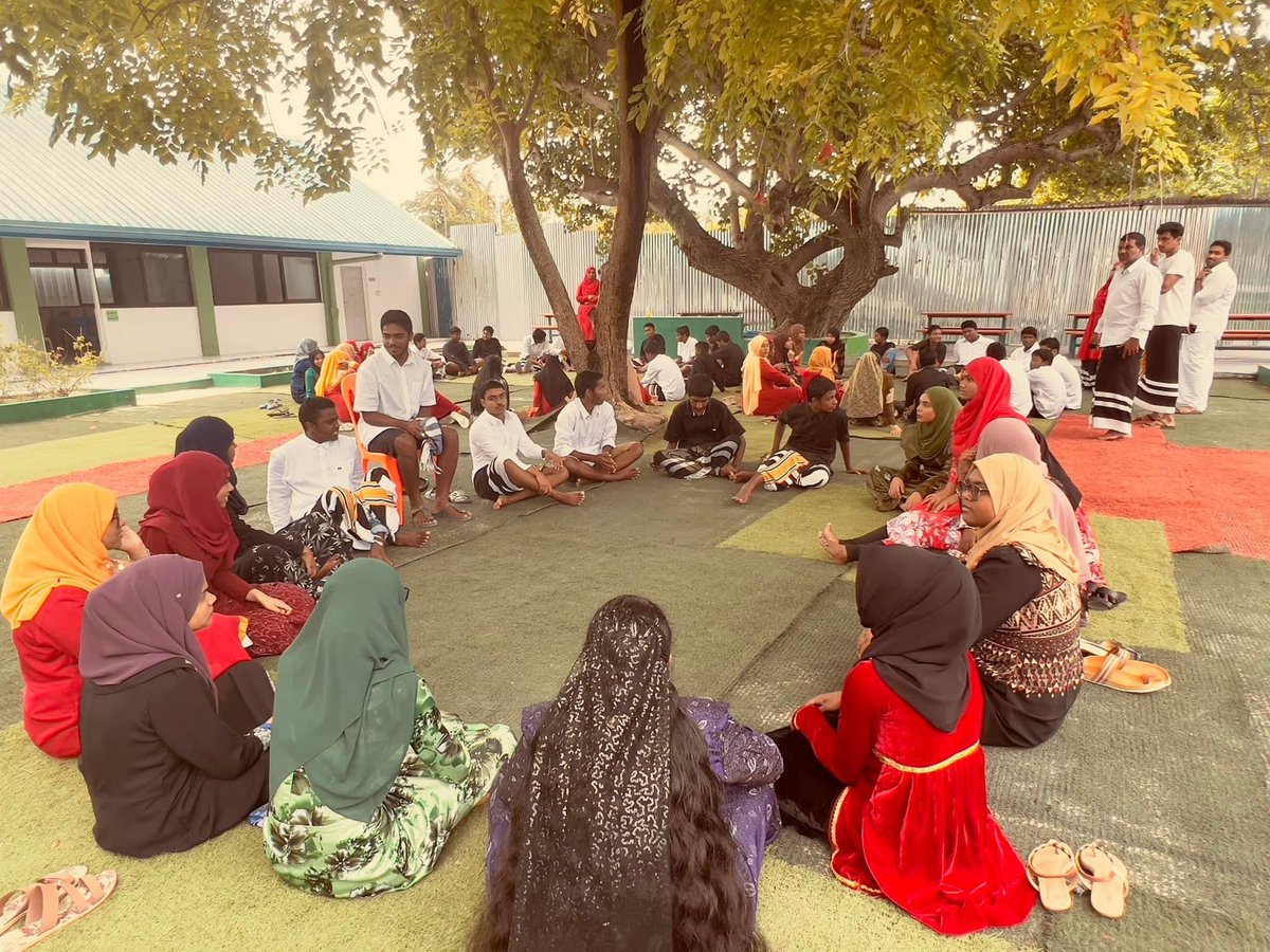 ޤައުމީ ދުވަސް ފާހަގަ ކުރުމުގެ ގޮތުން ހިންމަފުށީ ކައުންސިލް އާއި ގުޅިގެން ކީ ސްޓޭޖް 3  4 ގެ ދަރިވަރުން ނަށް ކުރިއަށްގެންދެވުނު  “ސަގާފީ ހުނަރު” ހަރަކާތް.  
ދަރިވަރުންނަށް ތޮށަލި، ފަންގި ވިޔުން އަދި މާޔާ ބޯޓް ހަދަން ދަސްކޮށްދެއްވި ބޭފުޅުންނަށް ހާއްސަ ޝުކުރެއް  ދަންނަވަން.
<a href="/MoEdumv/">Ministry of Education</a>