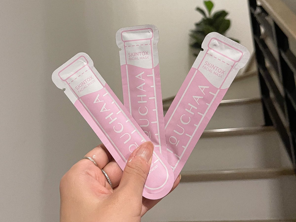 MeiiylyMeiy's tweet photo. อยากDetox ผิวหน้า แต่ไม่มีเวลา แนะนำ #Touchaa เป็นคอร์สdetoxผิวหน้าแบบ3วัน สะดวกแบบเร็วๆ คืออาทิตย์ที่ผ่านมาแต่งหน้าเยอะเพราะว่าต้องออกจากบ้านทุกวัน ล้างหน้าแบบ รีบๆ ผลคือน่าสากมาก นี่พอใช้ครบ3วัน พวกผิวหน้าที่เหมือนจะเป็นผด ก็เรียบขึ้น !นี่ก็เลยมาส์กหน้าต่อ ปังไปอีก #ใช้ดีบอกต่อ https://t.co/mkZkHo0PmV