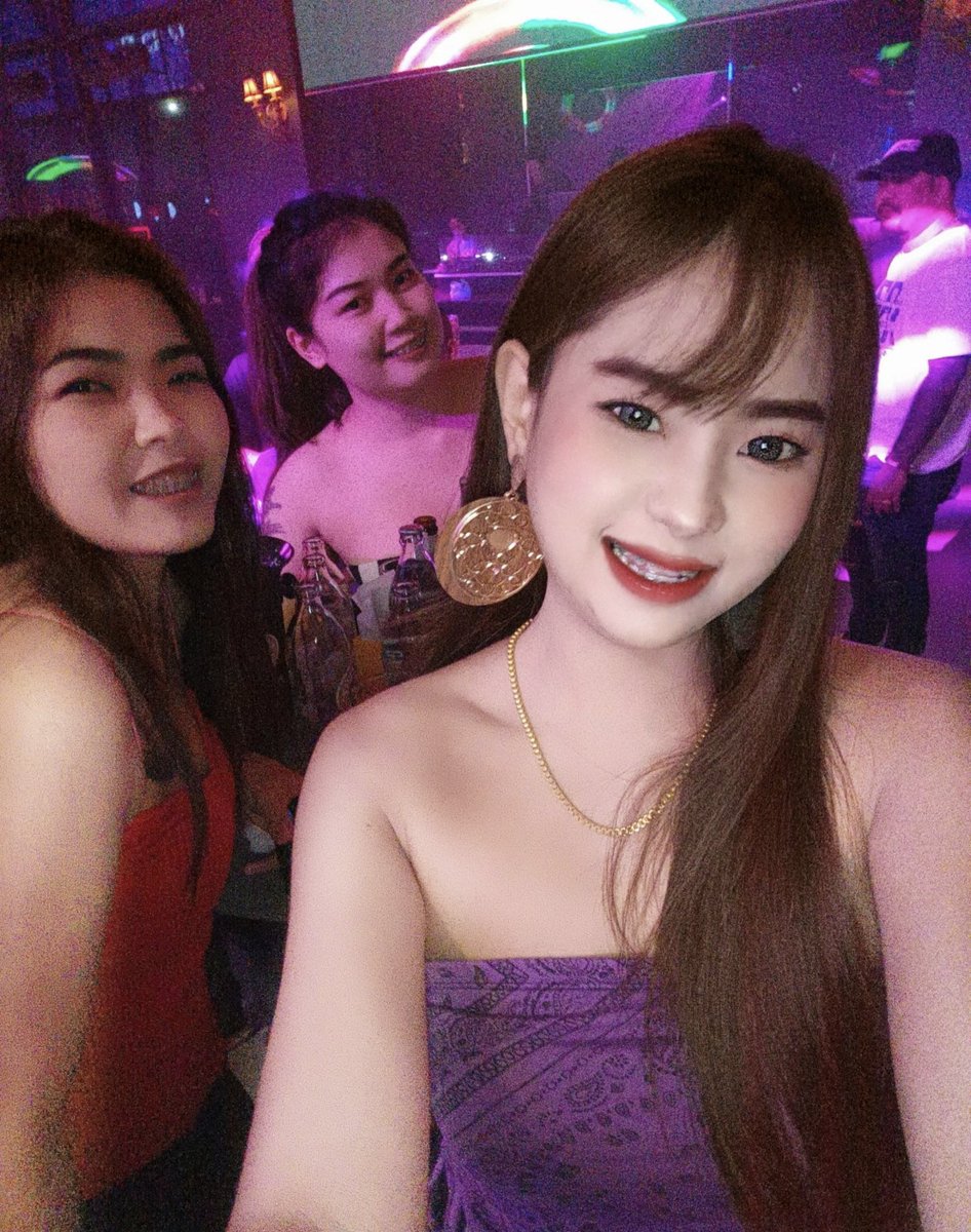 NRoedeewan's tweet photo. 3สาว https://t.co/RPOqIAe40U