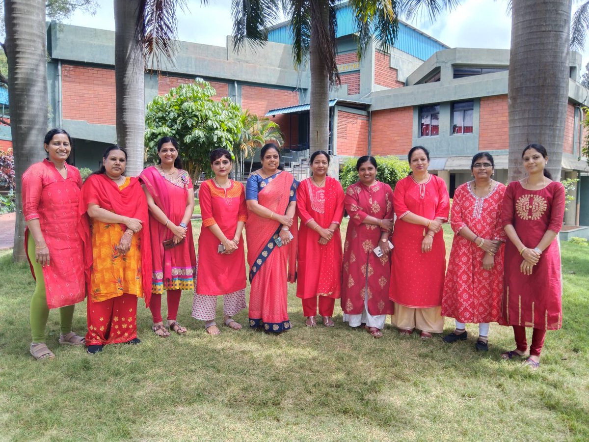 iipm_bangalore's tweet photo. NAVARATRI CELEBRATION AT IIPMB
#Navaratri an annual festival is observed in the honour of Mother Goddess #Durga which spans over nine nights (and ten days).  The first three days celebration glimpses are shared hereunder.
@professorjoshi #AEBM #FPBM #ABPM #dasara2022 https://t.co/0QCDYRoENx