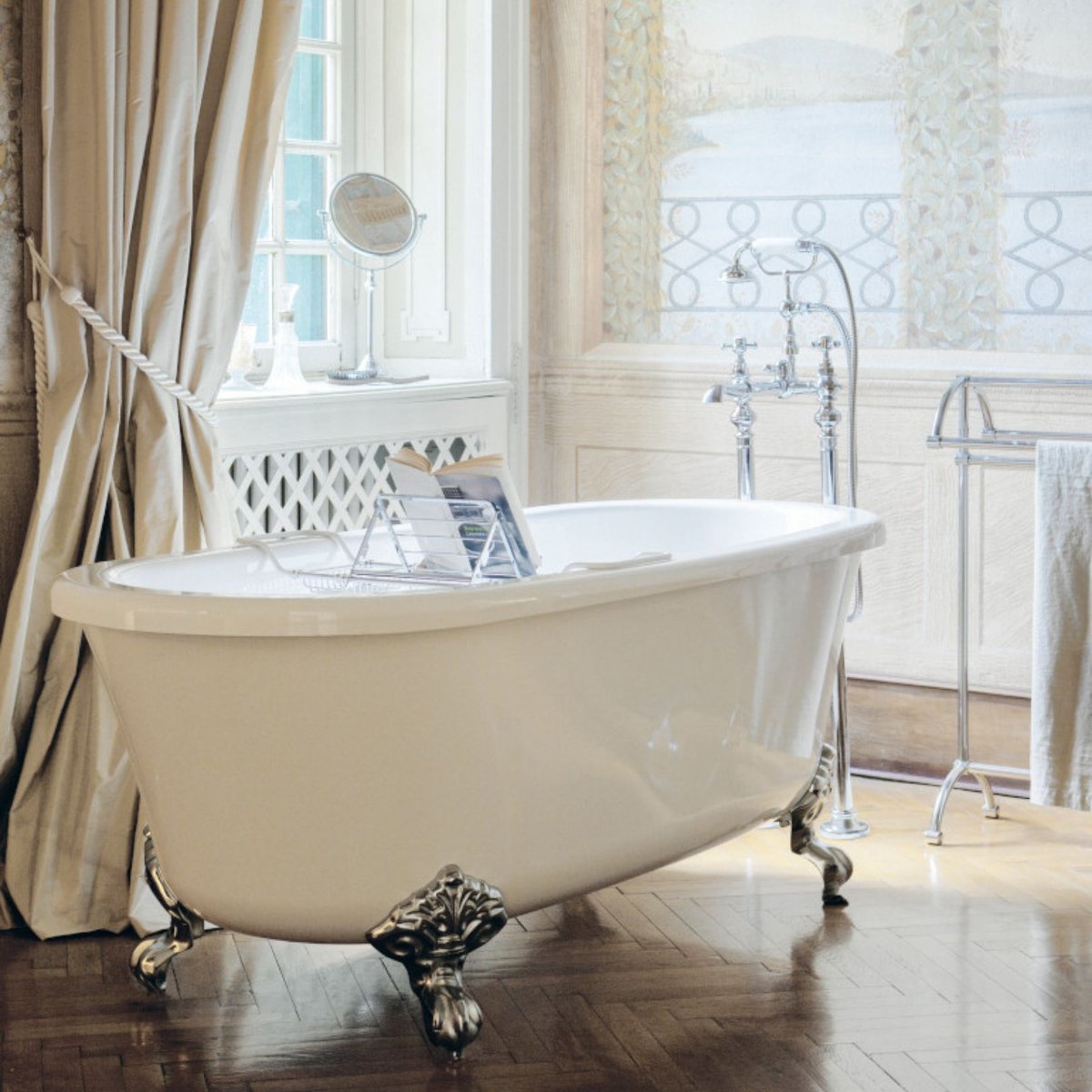 MOOZElaboutique's tweet photo. On ne peut pas envisager une salle de bain vintage sans sa majesté la baignoire en fonte !

Oui ou non ? 😉

#moozelaboutique #gentryhome #vintagestyle #baignoirefonte #baignoireretro #rétro #elegance #decosalledebain https://t.co/1cTw7DsqUI