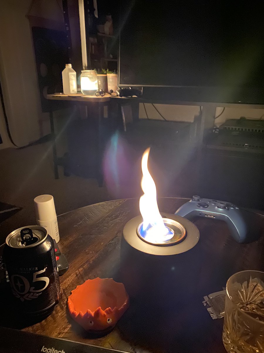 ryanazurin's tweet photo. Black out just as I beat a boss in FFXIV. 😭 https://t.co/m4g5yqmYKI