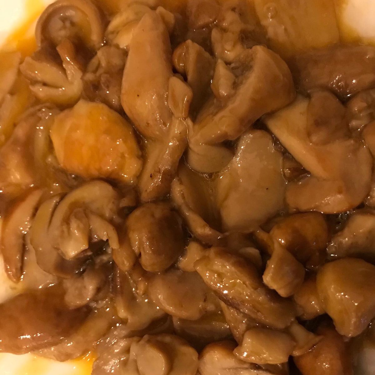inigoladronm's tweet photo. El #bar #restaurante #Urdazi de #Jamoniber, en #AlamedaUrquijo, #Indautxu, #Bilbao, es 🔝 Siempre bien! Producto! #Cocina! #Mesa! Y lo mejor: su gente, simpatía, amabilidad, cercanía, servicio! 🍾🥂👍🏻👏🏻🔥🔝😋😍 Espectaculares #mollejasensalsadehongos #solomillo #jamón #caracoles https://t.co/YNB74GY8S7