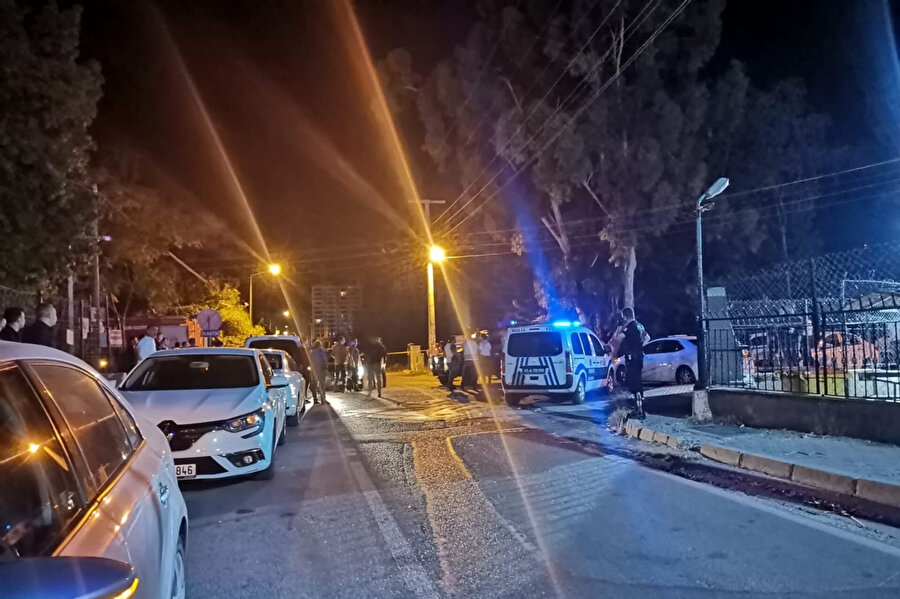 ▪Polisevi saldırısıyla ilgili 22 kişi gözaltına alındı #Mersin'in Mezitli ilçesindeki polisevine yönelik terör saldırısıyla ilgili yürütülen soruşturma kapsamında 22 şüpheli gözaltına alındı 🔗gzt.link/3686955/n/t