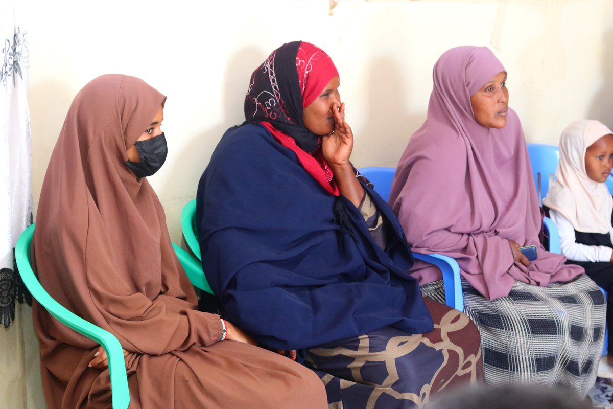 YPeer's tweet image. Promoting girls’ education is critical to support them reach their full potential. A UNFPA team joined Y-PEER today to close a positive parenting session provided by peer educators and social workers in Sheikh Omar IDP camp. #GirlsDevelopment #Somaliland