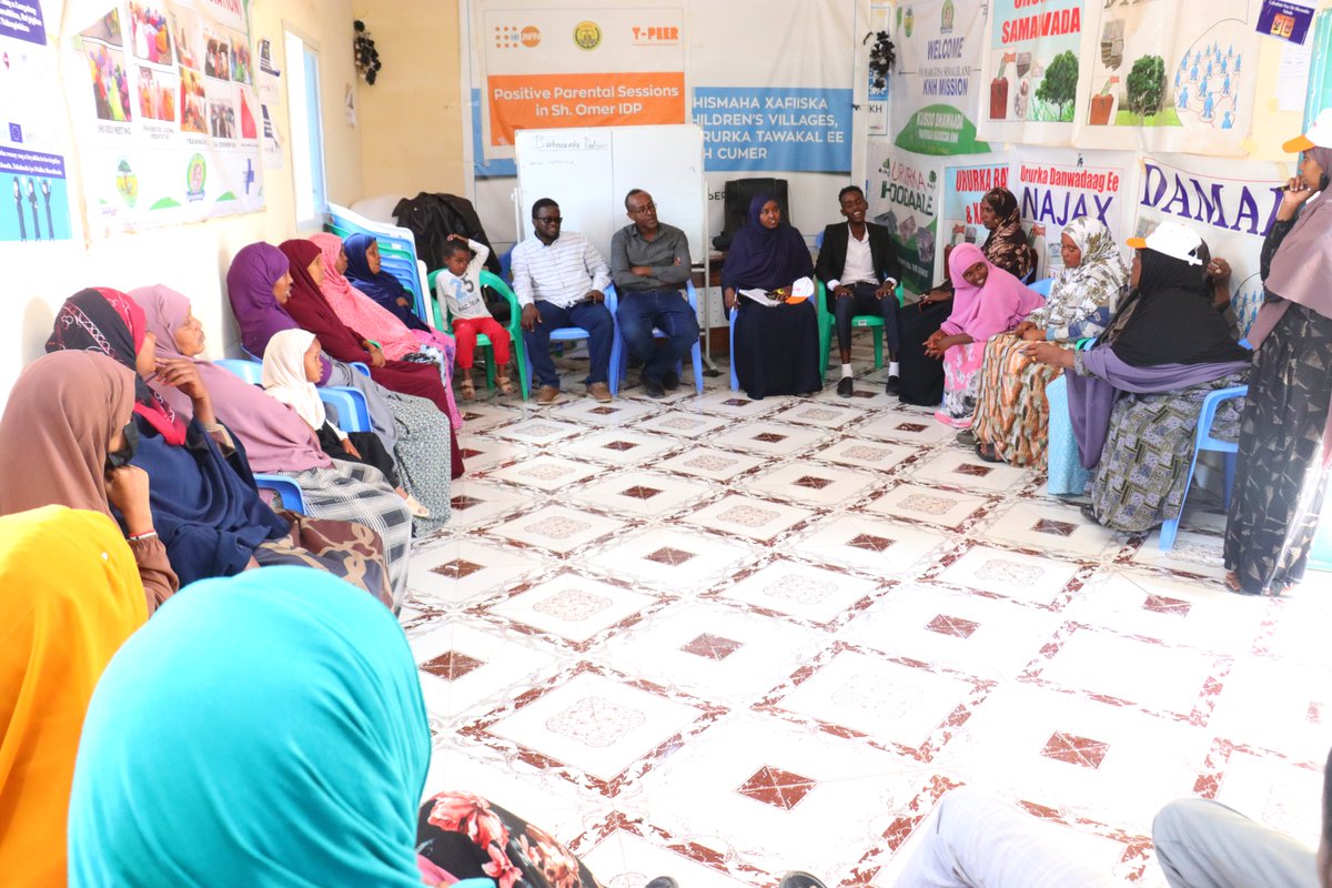 YPeer's tweet image. Promoting girls’ education is critical to support them reach their full potential. A UNFPA team joined Y-PEER today to close a positive parenting session provided by peer educators and social workers in Sheikh Omar IDP camp. #GirlsDevelopment #Somaliland