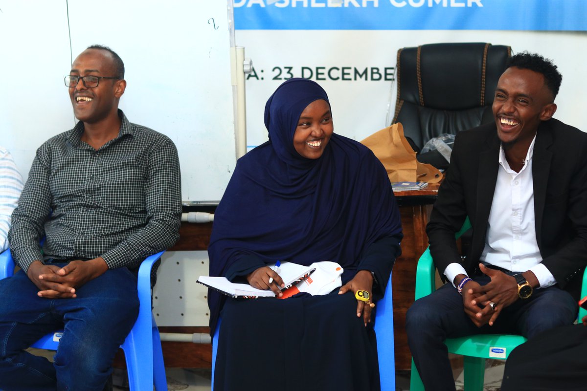 YPeer's tweet image. Promoting girls’ education is critical to support them reach their full potential. A UNFPA team joined Y-PEER today to close a positive parenting session provided by peer educators and social workers in Sheikh Omar IDP camp. #GirlsDevelopment #Somaliland