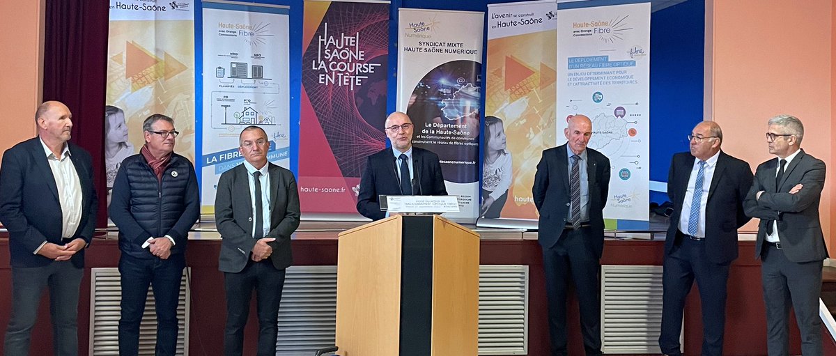 Très heureux d’avoir participé avec le Président <a href="/YvesKrattinger/">Yves Krattinger</a> à la pose du dernier NRO du réseau #FTTH du Département de la Haute-Saône.  Merci à l’ensemble des acteurs qui oeuvrent au quotidien à la construction de ce réseau 👏 <a href="/LB_BFCF/">Laurent Blain</a> <a href="/OrangeConcess/">Orange Concessions</a>