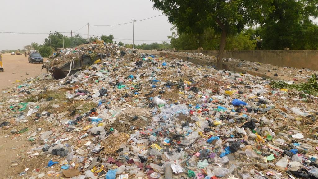 bachirbodo's tweet photo. Restitution des résultats du projet #Agro2Ecos sur la gestion des #déchets dans la ville de #Maradi #Niger
#IRD
#CIRAD
##UDDM
#INRAN
#FUMA
#McKnight https://t.co/nEuL549r1C
