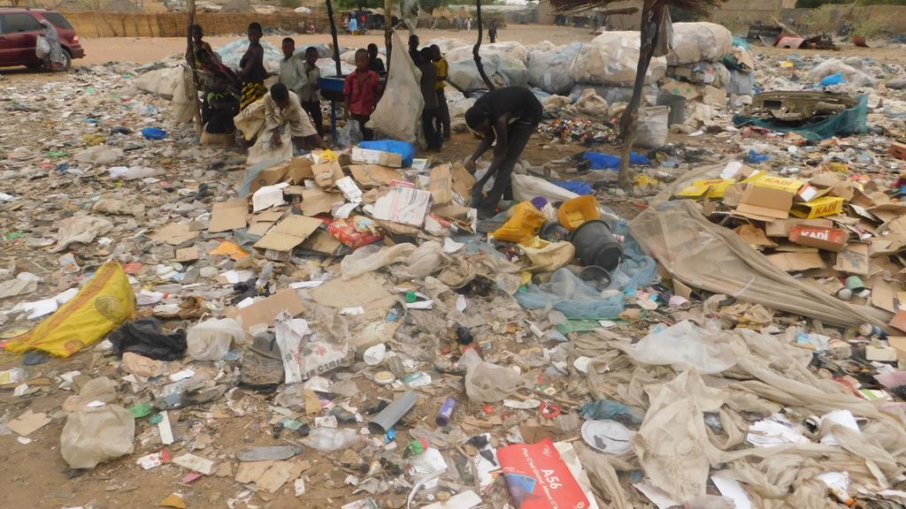 bachirbodo's tweet photo. Restitution des résultats du projet #Agro2Ecos sur la gestion des #déchets dans la ville de #Maradi #Niger
#IRD
#CIRAD
##UDDM
#INRAN
#FUMA
#McKnight https://t.co/nEuL549r1C