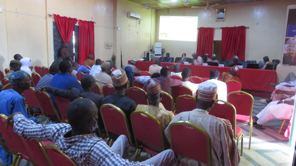 bachirbodo's tweet photo. Restitution des résultats du projet #Agro2Ecos sur la gestion des #déchets dans la ville de #Maradi #Niger
#IRD
#CIRAD
##UDDM
#INRAN
#FUMA
#McKnight https://t.co/nEuL549r1C