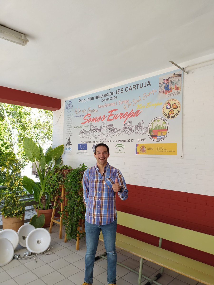 2 años 🥳🎉
Hoy se cumplen 2 años de mi primer día en <a href="/CyACartuja/">#CyACartuja | Comunicación y Atención al Cliente</a> dónde empecé la mejor "aventura" educativa de mi vida 😍

Ponerme a las órdenes de <a href="/jmalex/">José Miguel García P</a> ha sido, es y será una experiencia única y corta, muy muy corta para todo lo que ofrece, GRACIAS

#CyACartuja #Clubdel10