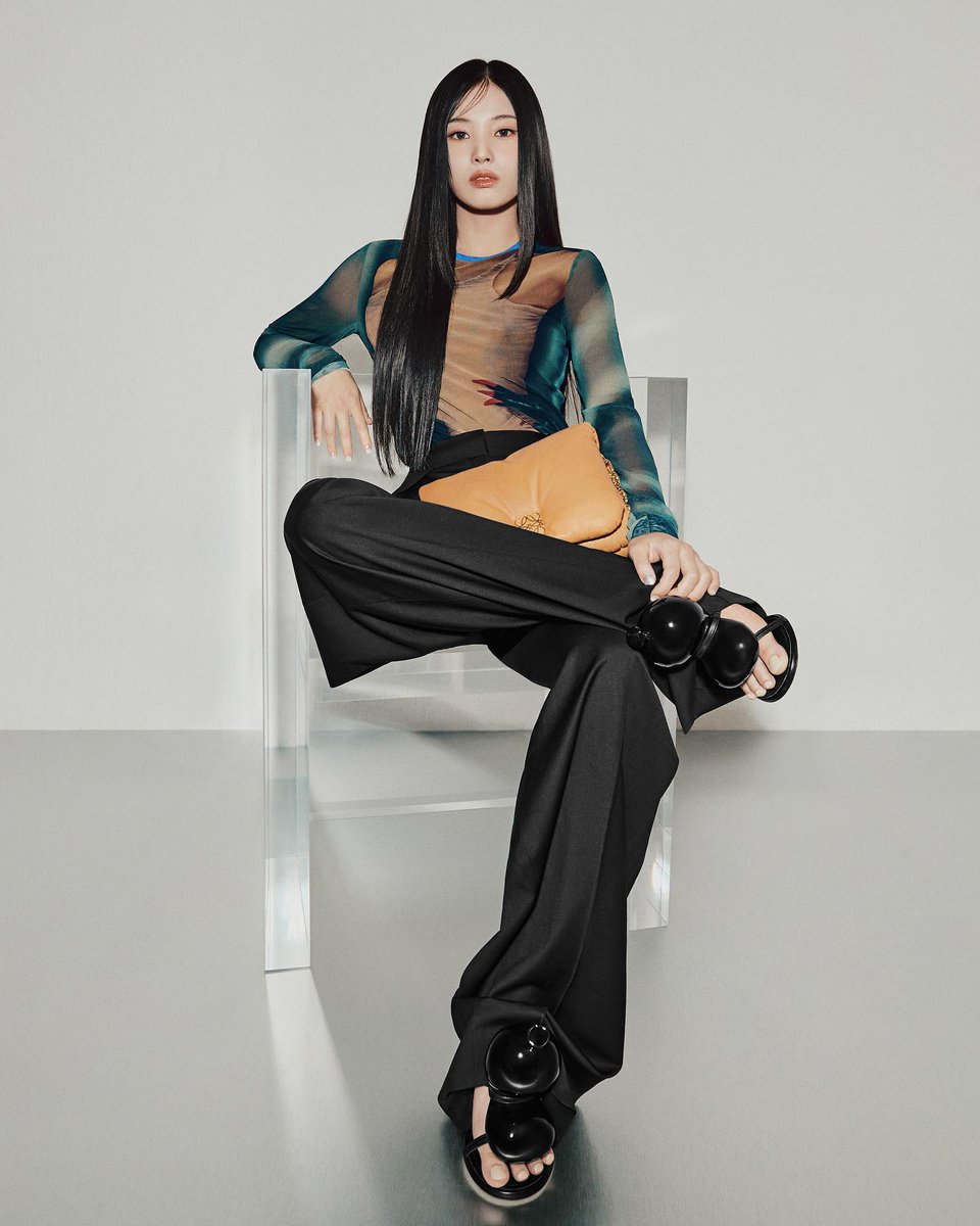 akibaewoo's tweet image. ARE WE BREATHING FINE