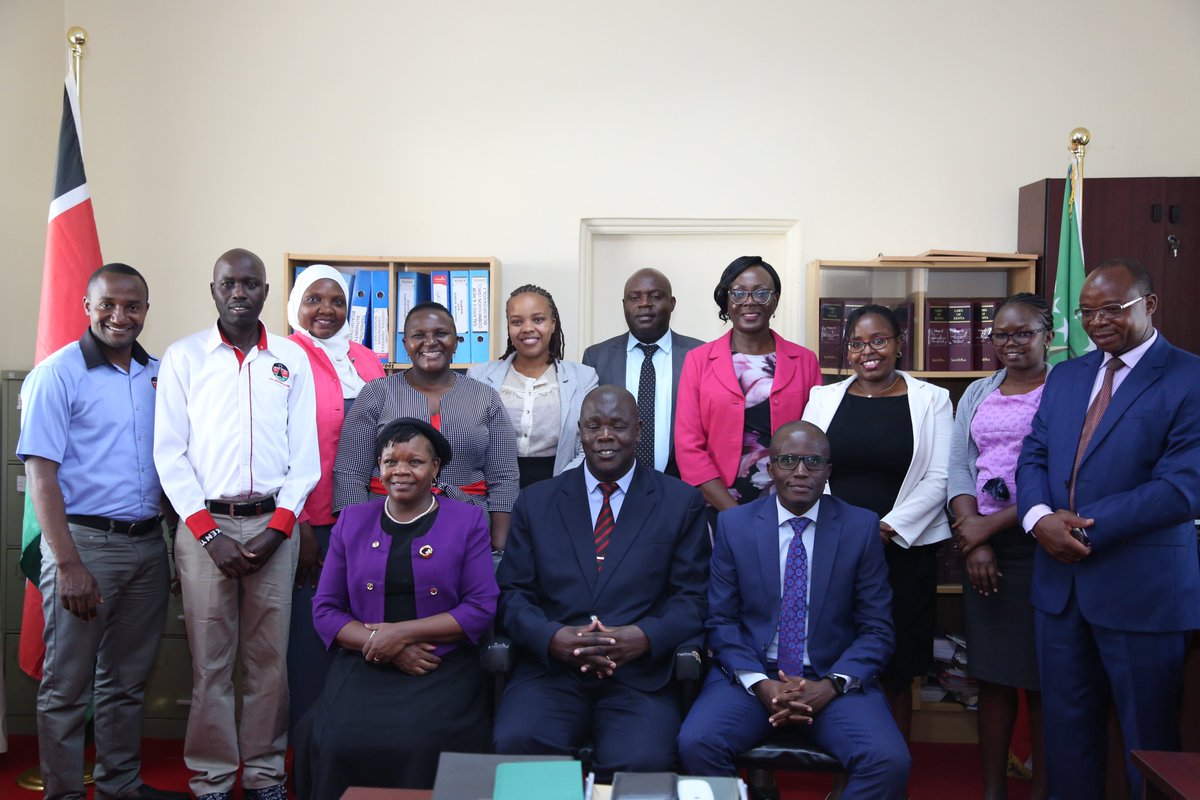 KituoSheria's tweet photo. Article 35 of the Kenyan Const. empowers every citizen with the #right to #access #information from any gov. unit. This helps keep the government in check. Our teams earlier paid courtesy calls to the Bungoma County Assembly Speaker Hon. Emannuel Situma &amp; the County Commissioner. https://t.co/D9Gdq1dzw5