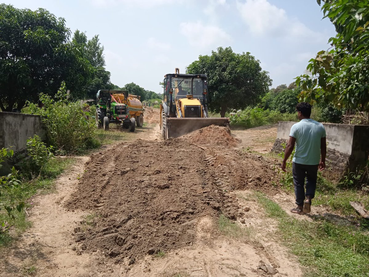 parmeshwarjhaa's tweet photo. Upgrading of the road to trench which was not good condition due to rain and flood #safelymanaged sanitation, #khadakmunicipaity @#WASHSDG @SABALNEPAL @SnvNepal @krishnagc https://t.co/9BHp0P8Hvj