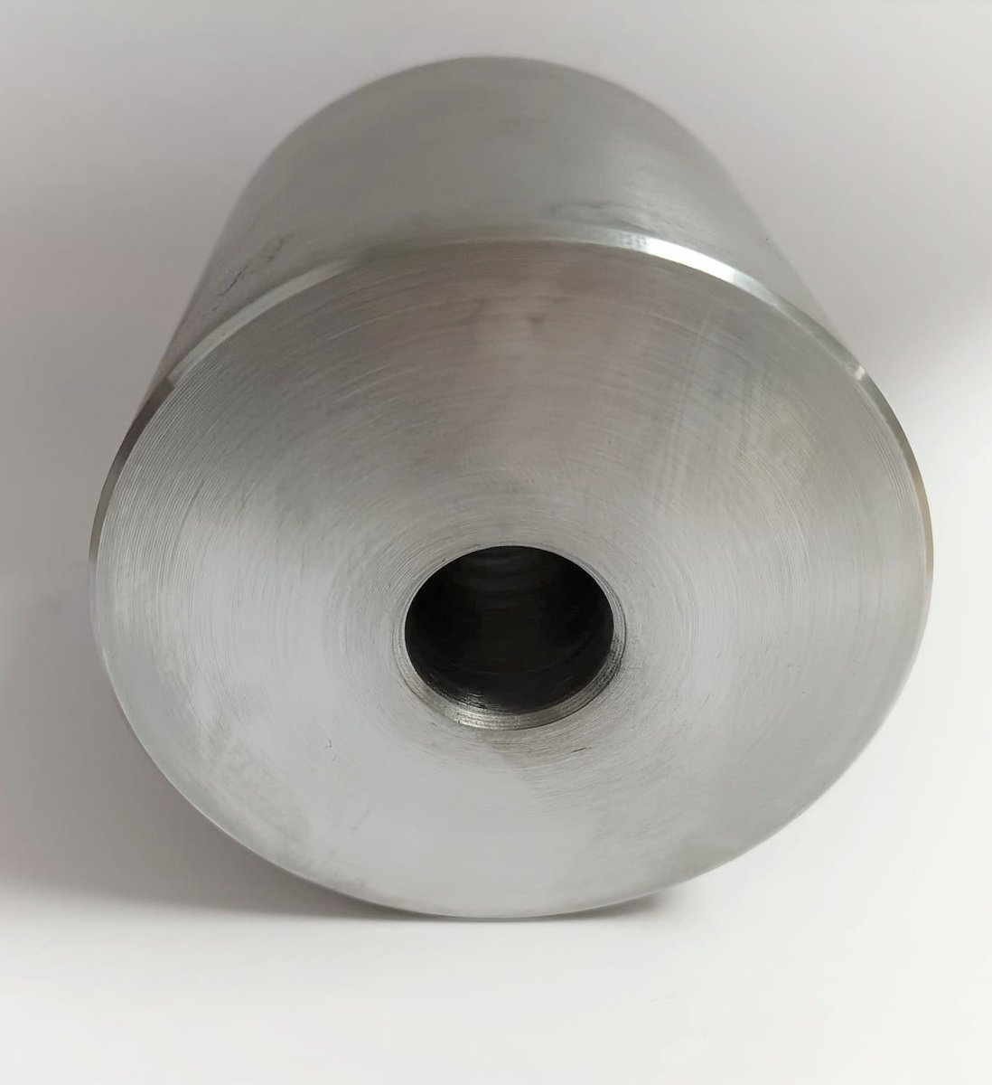 galmecsl's tweet photo. Fabricación de ruedas en acero para carros transportadores. Extremadamente resistentes y adecuadas para cargas pesadas. 
#GALMEC ⚙️🪛🧰
#PuertodeMarín #industria #mecanizado #obras https://t.co/RR26wDd02E