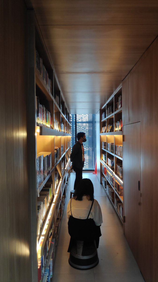 nobu_hibiki's tweet photo. I fell to my knees in the presence of a beautiful functioning library. https://t.co/iA28xYsVMX
