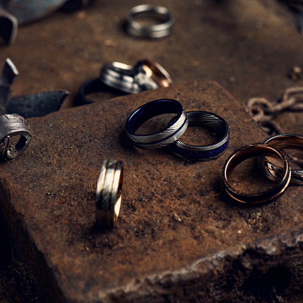 Crafted by repeatedly folding surgical-grade stainless steel during the forging process 🔥 Each ring features a distinct pattern – a fingerprint that makes it uniquely yours.

Shop the collection here: