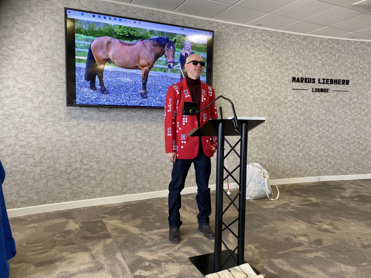 Open_Sight's tweet photo. Clarke Reynolds Blind Braille Artist @3dpointlism  is about to start his talk at our Eye Contact Exhibition in #Southampton #EyeContactExhibition #OpenSightCentenary #SightLoss #Braille #Art https://t.co/mJxBGEwZCE