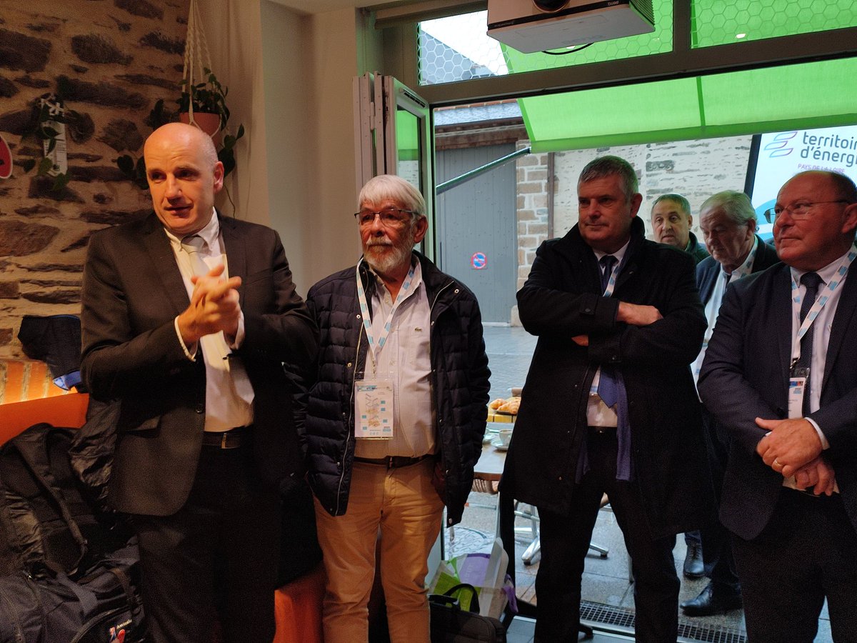 Energie_Mayenne's tweet photo. Merci à tous nos partenaires de l'Entente régionale des @paysdelaloire d'avoir partager ce moment convivial au café des Jacobins lors du congrès #FNCCR2022. https://t.co/fT6CM1tXPy