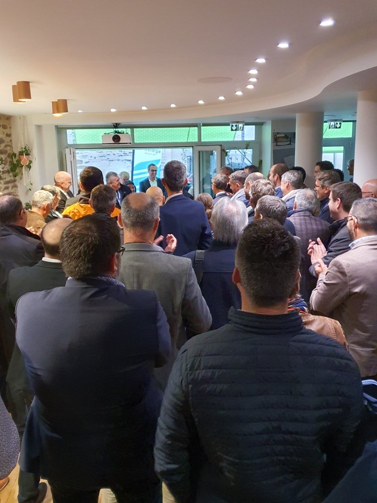Energie_Mayenne's tweet photo. Merci à tous nos partenaires de l'Entente régionale des @paysdelaloire d'avoir partager ce moment convivial au café des Jacobins lors du congrès #FNCCR2022. https://t.co/fT6CM1tXPy
