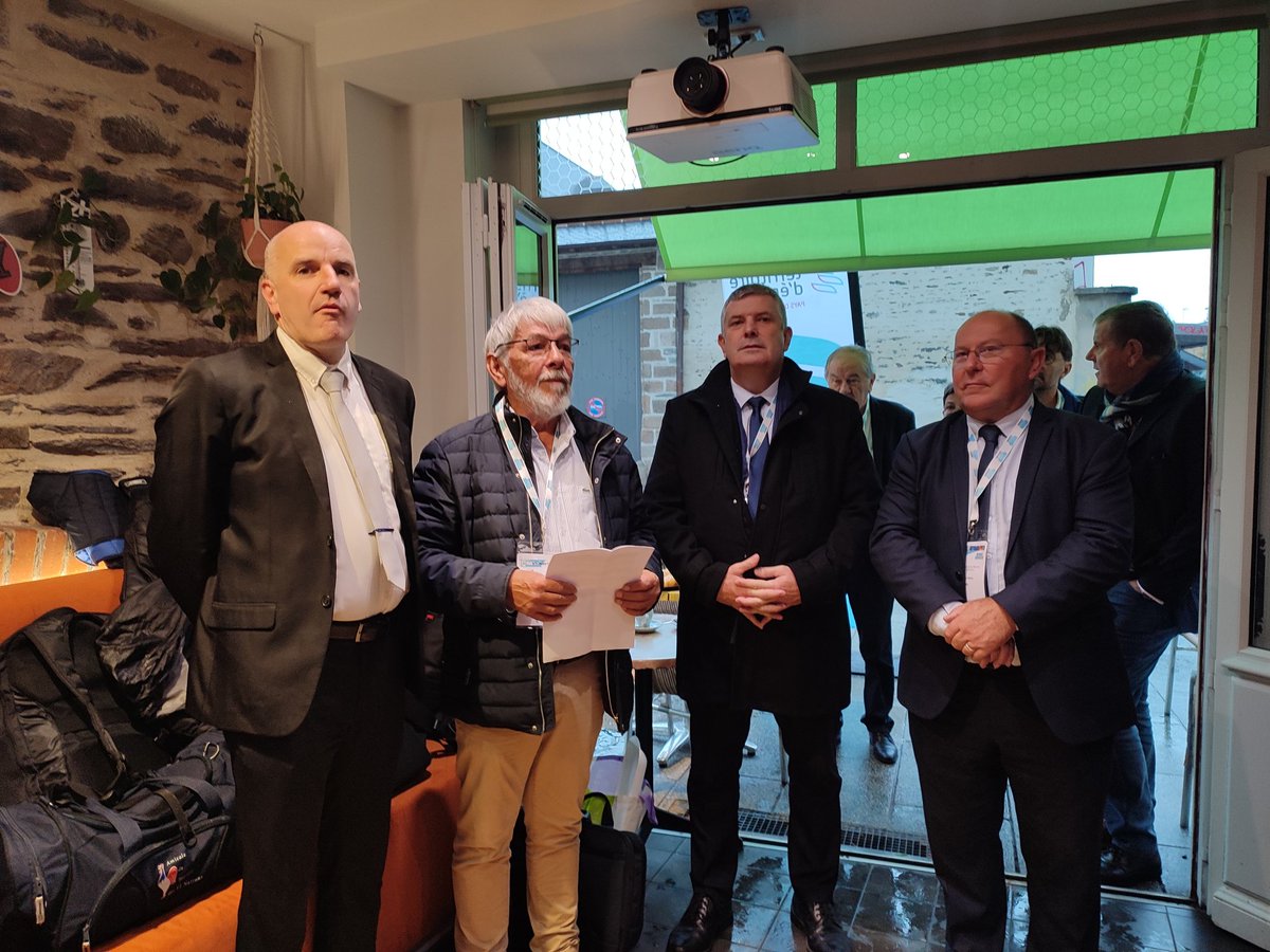 Energie_Mayenne's tweet photo. Merci à tous nos partenaires de l'Entente régionale des @paysdelaloire d'avoir partager ce moment convivial au café des Jacobins lors du congrès #FNCCR2022. https://t.co/fT6CM1tXPy