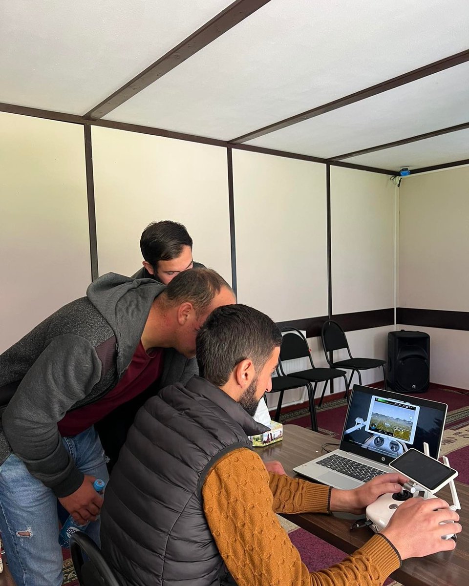 UNDPArmenia's tweet photo. SkyAgro launched training course 4 agropilots (agrodrone operators & assistants) announced with support of @UNDPArmenia 4 residents of #Stepanavan & neighboring communities. The course is held w/frame of UNDP @KolbaLab Slovak Transformation Fund/City Experiment Fund project. https://t.co/g2A9qpr5WA