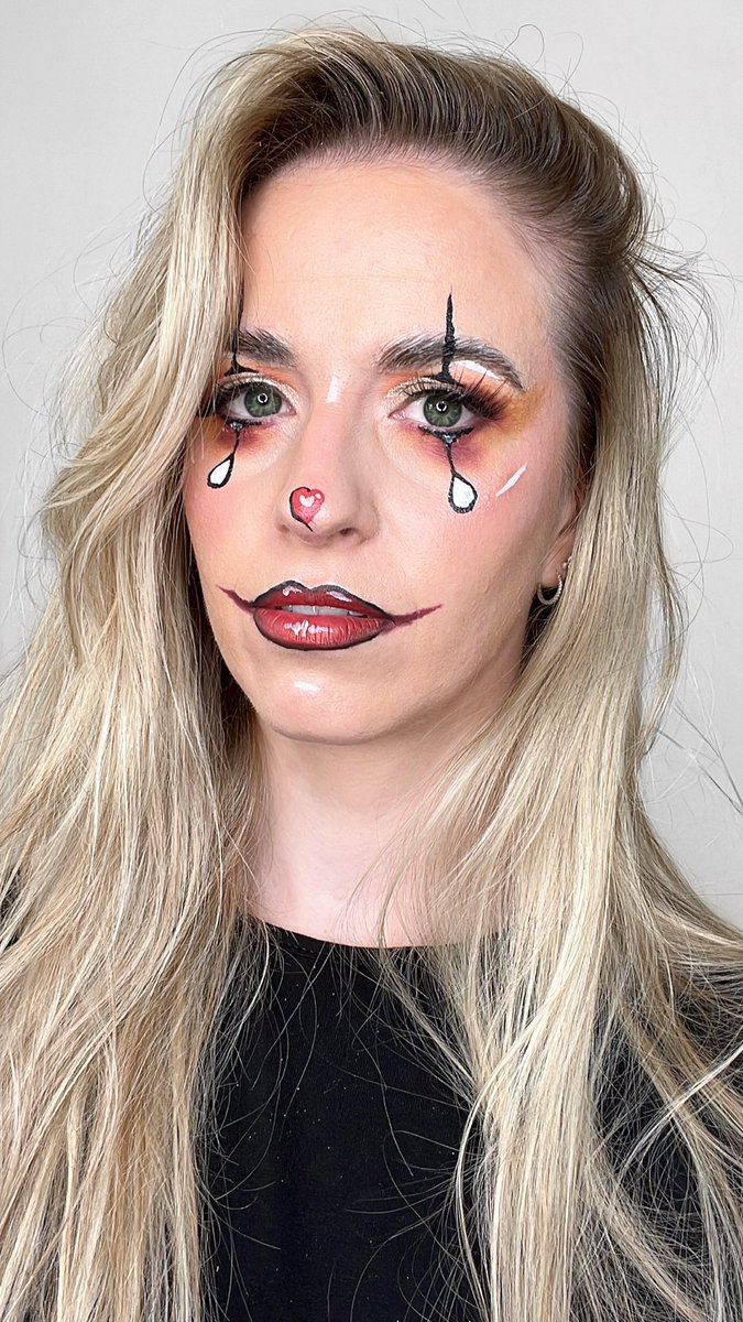 I officially leave my corporate job to work for myself doing makeup content creation and clients on Friday 30th September (this friday) I am so excited and so scared!