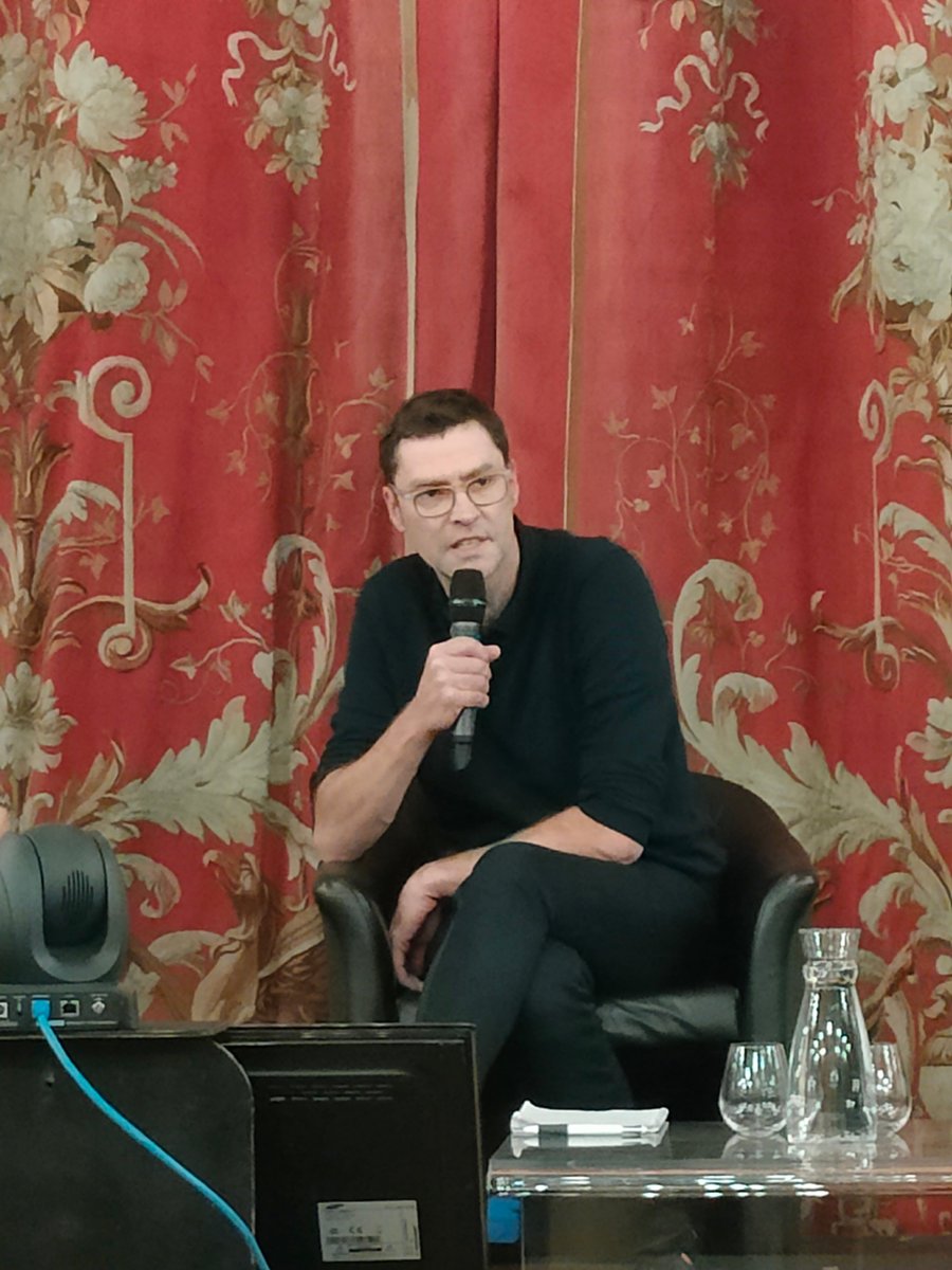 InfectioTron's tweet photo. Débat passionnant organisé par les journaux @lobs et @1Health à l'Hôtel de Ville de Lyon, qui a permis de mettre en lumière les forces lyonnaises dans le domaine des santés humaine, vétérinaire et environnementale et la nécessité de travailler en transdisciplinarité. #OneHealth https://t.co/t4dZUNoIpZ