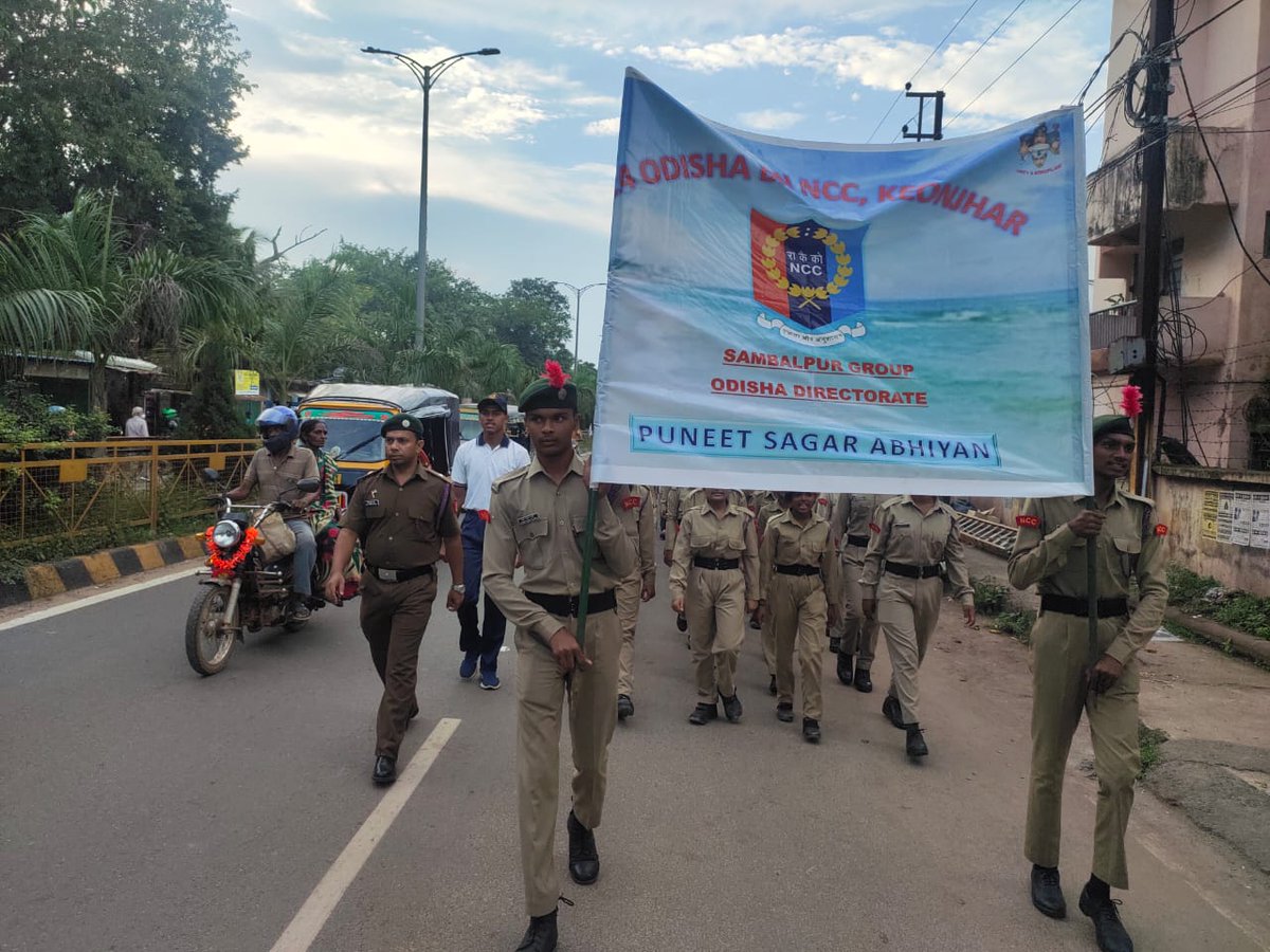 BiplabKumarBa15's tweet photo. @HQ_DG_NCC
@dgncc_
@hirakudwarrior
@14_OdishaBnNCC
@TariniWarriors
@Gopalkr55311566
Awareness Rally by 14 Odisha BN NCC, Keonjhar.128 Cadets of D.D. Auto College,N.S.Police High School &amp; D.N.High School, Keonjhar Participated to aware local people about Save Water &amp; Save Life https://t.co/AFyFnmnzMw