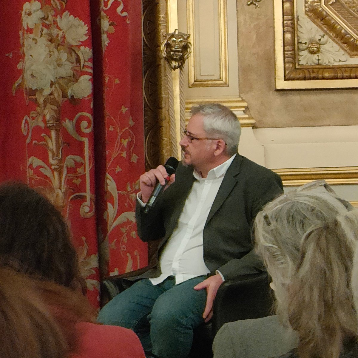 InfectioTron's tweet photo. Débat passionnant organisé par les journaux @lobs et @1Health à l'Hôtel de Ville de Lyon, qui a permis de mettre en lumière les forces lyonnaises dans le domaine des santés humaine, vétérinaire et environnementale et la nécessité de travailler en transdisciplinarité. #OneHealth https://t.co/t4dZUNoIpZ