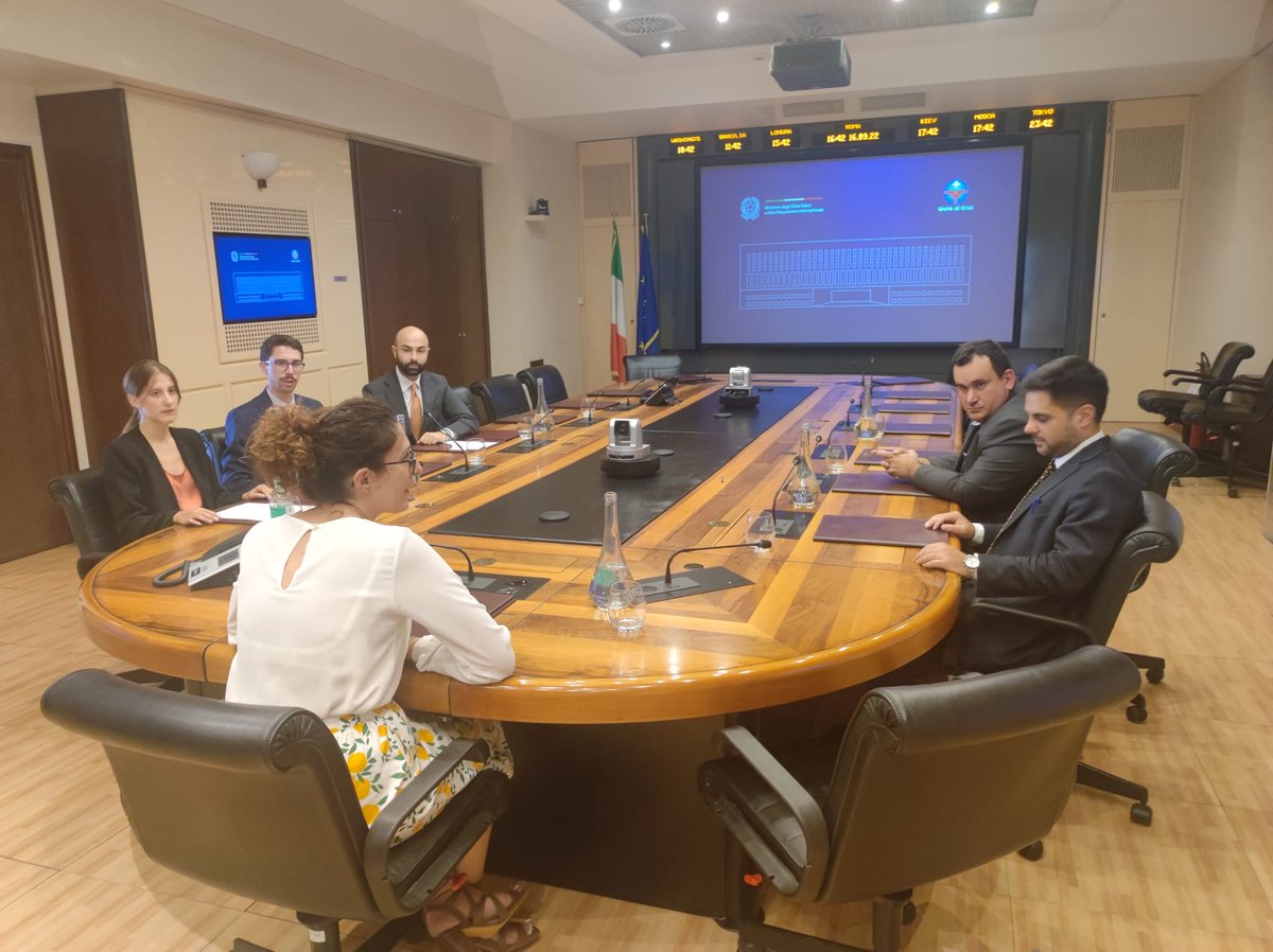 minasio's tweet photo. La tutela degli 🇮🇹 all'estero in caso di #crisi non s'improvvisa.
Si impara.
Esercitazione in corso per 5 giovani #diplomatici, #UnitàdiCrisi in azione.

Protecting nationals abroad requires careful planning &amp; training. Operation underway with 5 new #diplomats, flying today... https://t.co/rir8IGppb6