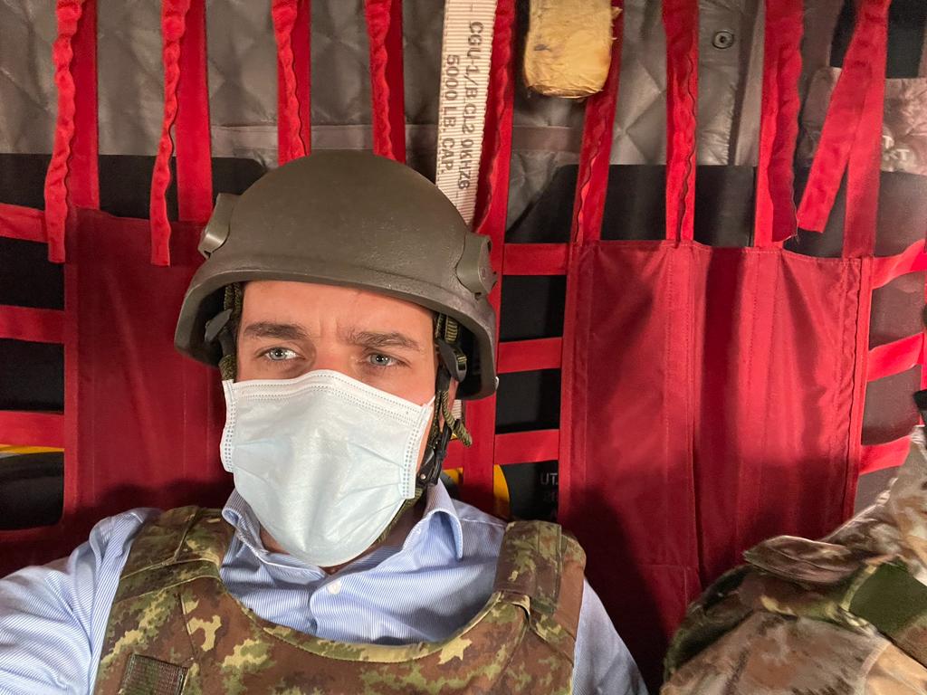 minasio's tweet photo. La tutela degli 🇮🇹 all'estero in caso di #crisi non s'improvvisa.
Si impara.
Esercitazione in corso per 5 giovani #diplomatici, #UnitàdiCrisi in azione.

Protecting nationals abroad requires careful planning &amp; training. Operation underway with 5 new #diplomats, flying today... https://t.co/rir8IGppb6