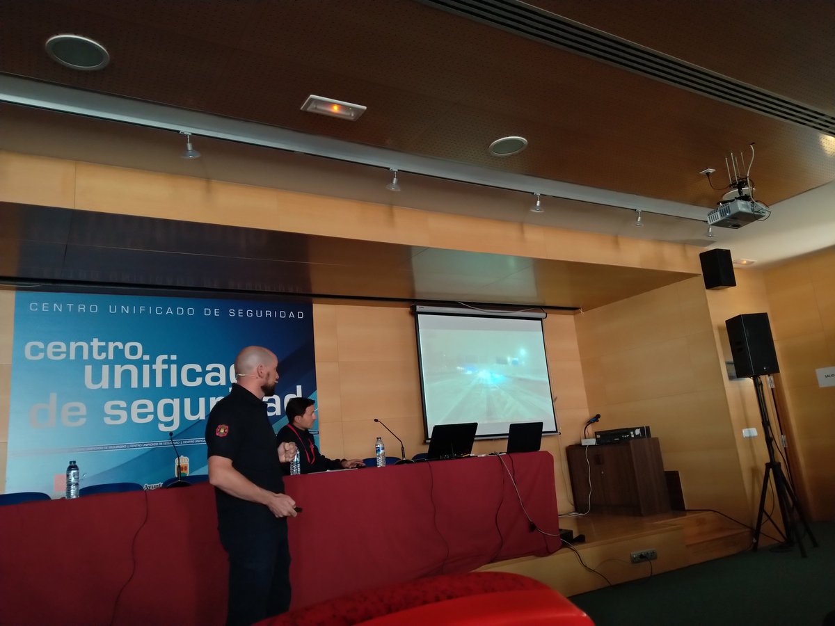 VctorManueFdez's tweet photo. ➡️ Primera ponencia de hoy a cargo de Alfonso Javier Muñoz @alfonsojavier78 de @alcorconbombero, sobre la prevención de riesgos en situaciones excepcionales.
@PRLbomberos #PRL #Bomberos https://t.co/NszNBykISl